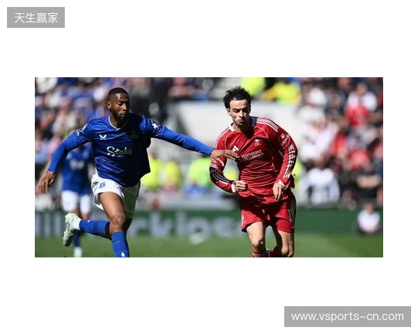 记者：琼斯正考虑结束16年红军生涯，维拉热刺国米有意